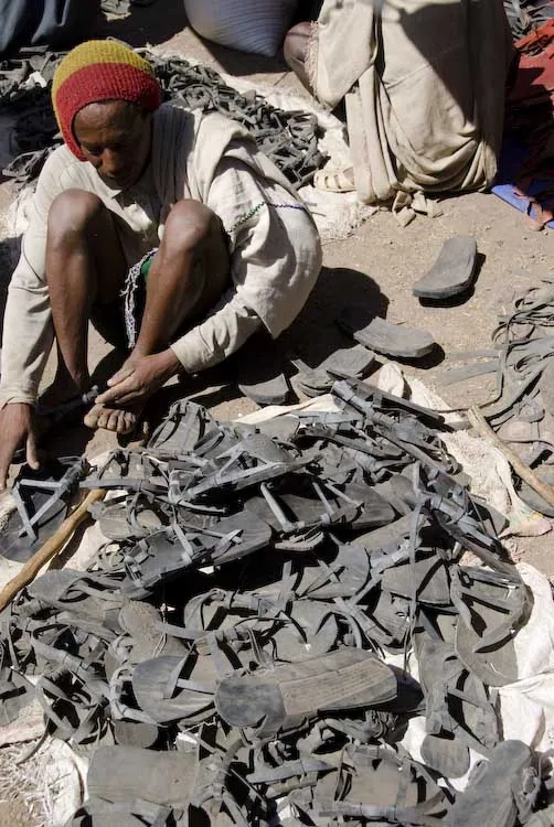 Hier gibt es die beruehmten Reifensandalen