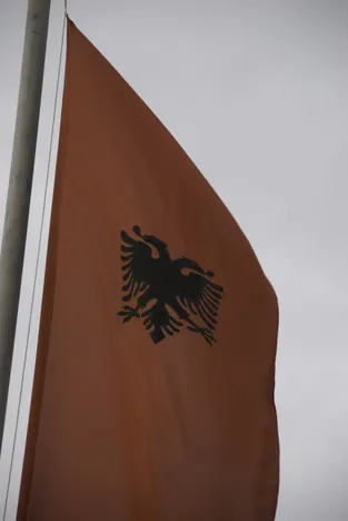 Die albanische Flagge