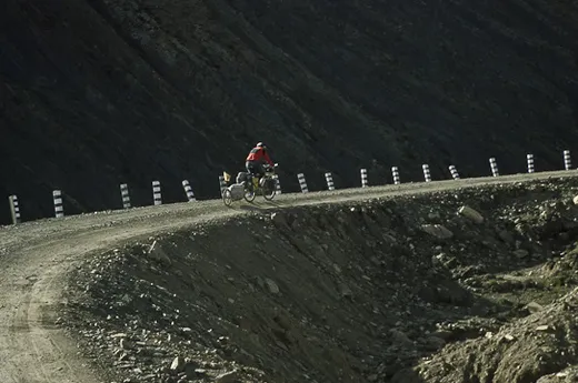 Serpentinen hinauf zum nächsten Pass