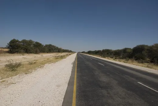 In Namibia sind die Straßen vor allem eines GERADE