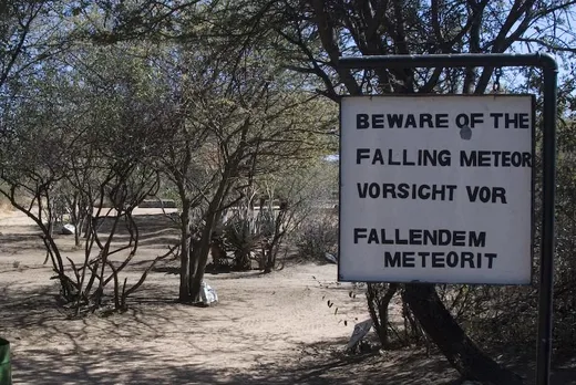 Vorsicht vor fallendem Meteorit