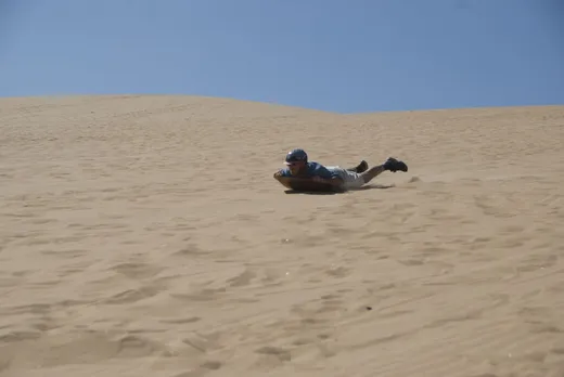Oder man stürzt sich wie Hans mit 80kmh auf einem Bodyboard hinunter