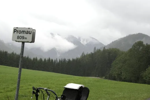 Beim ersten Pass ist der Schnee noch weit