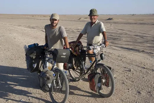 Mit Rudi und Werner fahre ich zusammen durch die Nubische Wüste